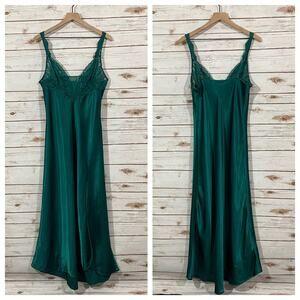 Victoria’s Secret Gold Label Lace Satin Gown - Green - Large